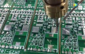 PCB板自動焊錫機(jī)_香芋機(jī)電